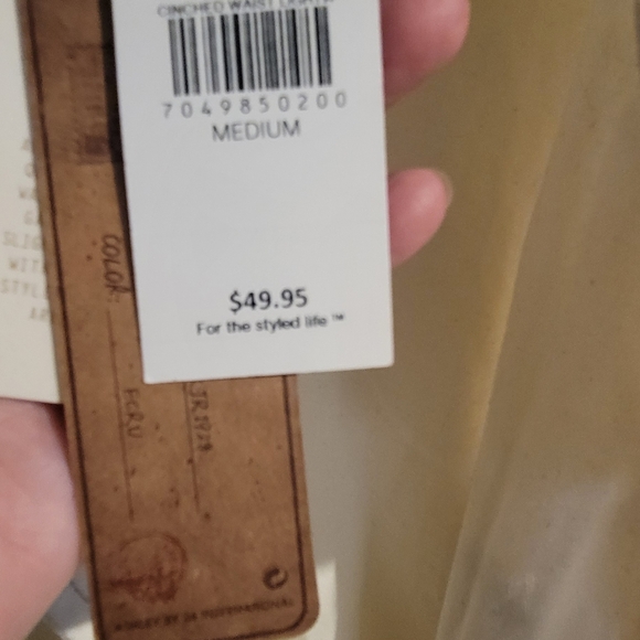 Beautiful Light Weight Jacket - Picture 3 of 4